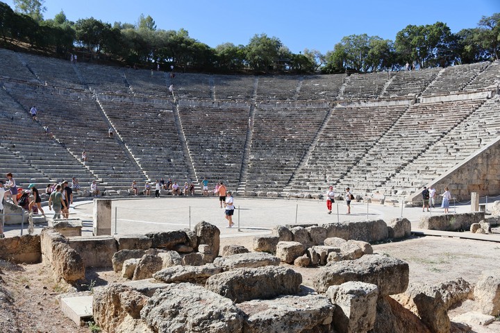 ... Sein Fassungsvermögen mit 14000 Sitzplätzen wurde erst im 19. Jahrhundert wiederentdeckt und gehört zum UNESCO-Weltkulturerbe