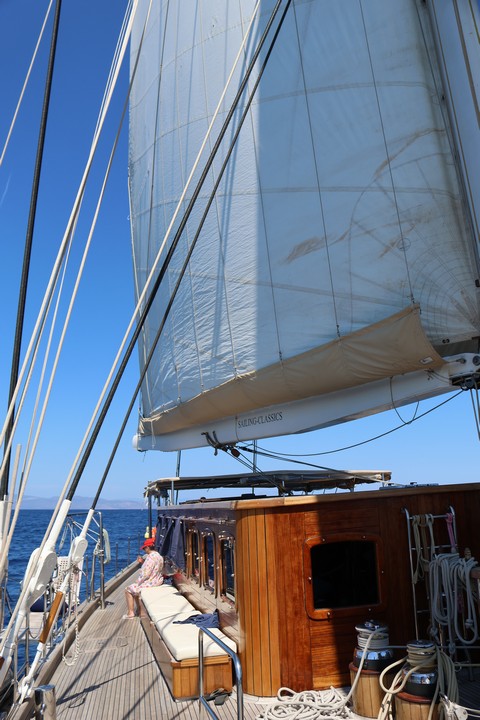 Auf der Segelyacht RHEA gibt es viele Plätzchen, an dem man die Seele baumeln lassen kann