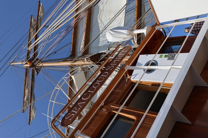 Auf der Windjammer Sea Cloud Spirit beträgt die Höhe des Großmastes über die Wasserlinie beachtliche 57,90 m