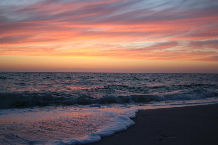 Sonnenuntergang am Strand des Erholungs- und Badeortes Wenningstedt