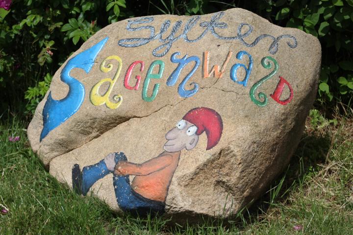 Der Sylter Erlebnisspielplatz liegt inmitten eines naturnahen Wäldchen nahe Wenningstedt