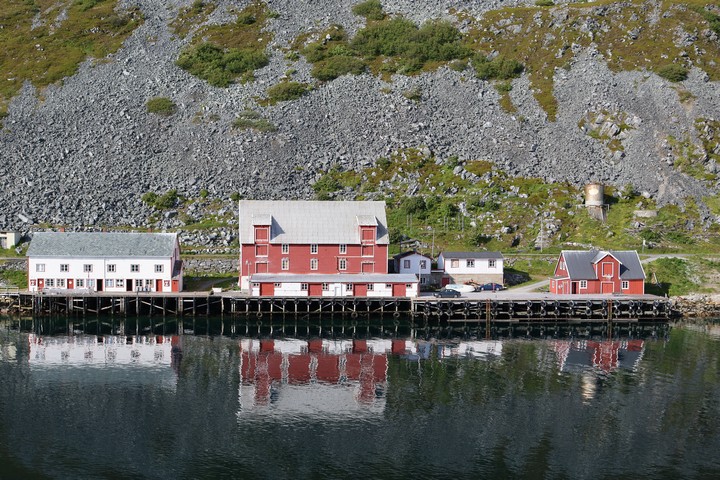 Kjøllefjord – ein arktisches Dorf östlich vom Nordkap mit knapp 1000 Einwohnern, steht fest auf dem Fahrplan der Postschifflinie