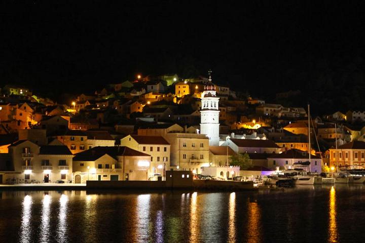 Abendstimmung im Hafen von Pučišća auf der Insel Brač
