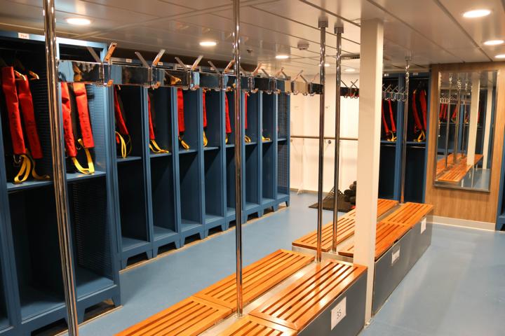 Auf Deck drei der Ocean Albatros befindet sich der Umkleidebereich