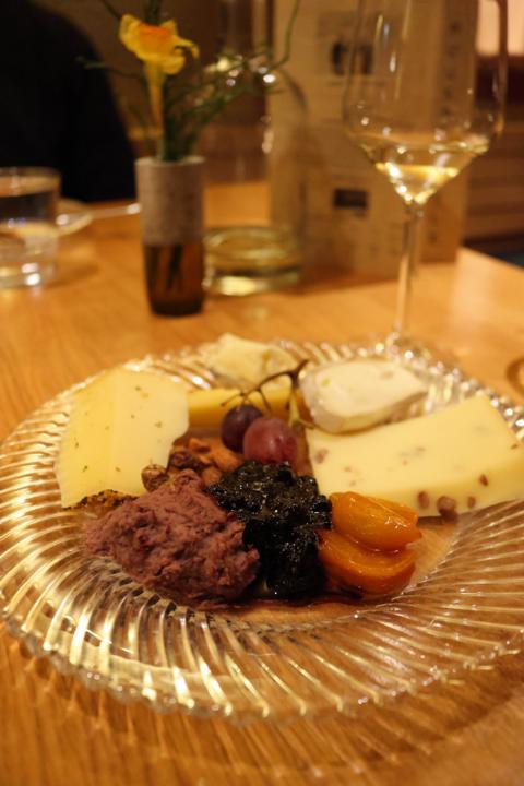 Zum Nachtisch eine Auswahl an Käsespezialitäten vom Brett der Region