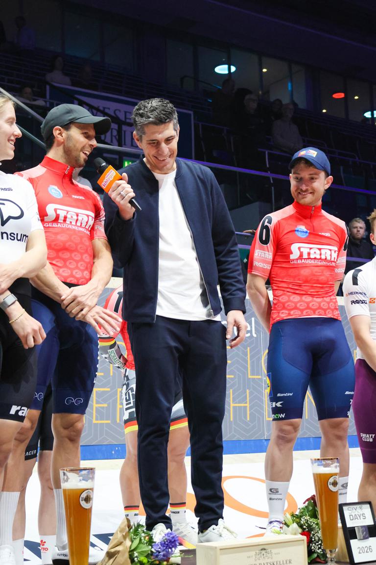 „Ich habe auf die Anzeigentafel geschaut und wusste, dass wir es riskieren müssen“, erklärt Consonnis Partner Michele Scartezzini (links) am Ende ganz oben auf dem Podium.