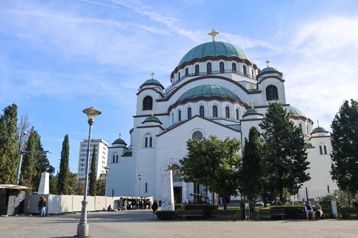 Die majestätische Sankt Sava-Kathedrale in Belgrad ist eines der größten orthodoxen Gotteshäuser der Welt