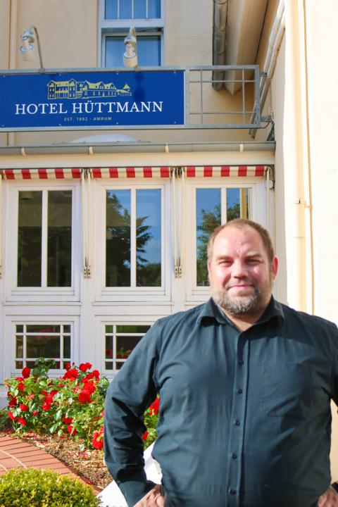 Hoteldirektor Robert Schächinger leitet das traditionsreiche Inselhotel Hüttmann auf Amrum