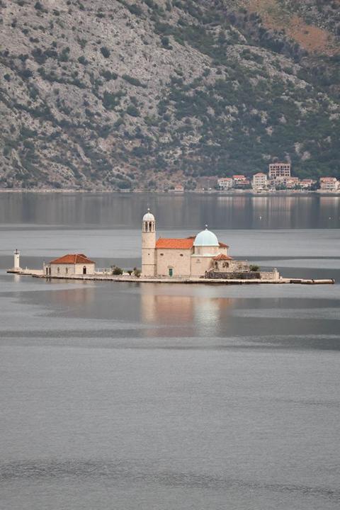 Die Bucht von Kotor, auch als der südlichste Fjord Europas bezeichnet, liegt an der Adriaküste Montenegros