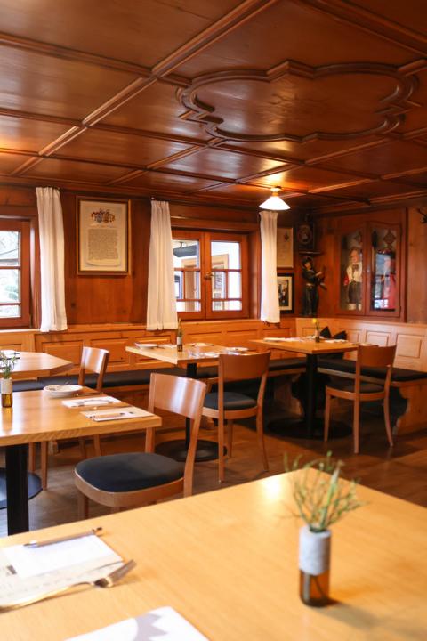 Das Walserstuben-Restaurant bildet den Kern des rund 500 Jahre alten Stammhauses vom heutigen Naturhotel Chesa Valisa