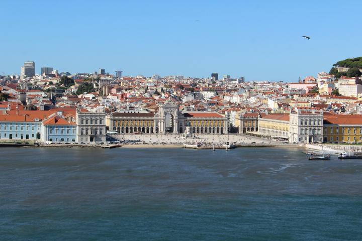 Das innerstädtische Viertel Baixa wurde im Erdbeben von 1755 zerstört und mit geometrischen Straßenzügen und Plätzen wieder aufgebaut