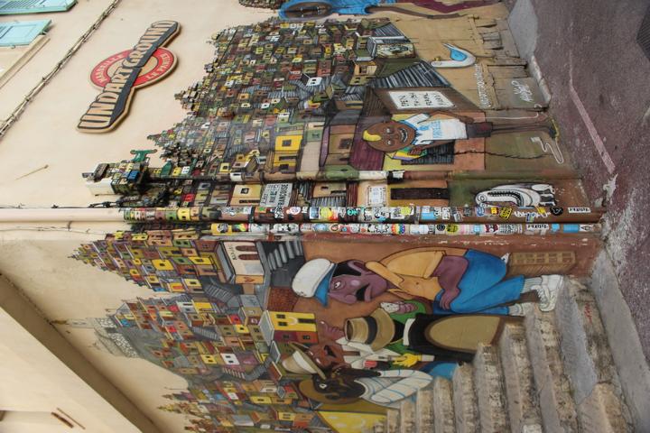Bunt bemalte Hauswände (Street Art) in der Altstadt Le Panier