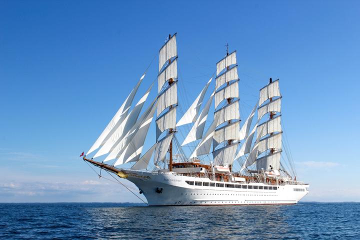 Die Masten der Sea Cloud Spirit haben eine Höhe von etwa 57,90m und tragen 28 Segel mit einer Gesamtfläche von 4.100 Quadratmetern