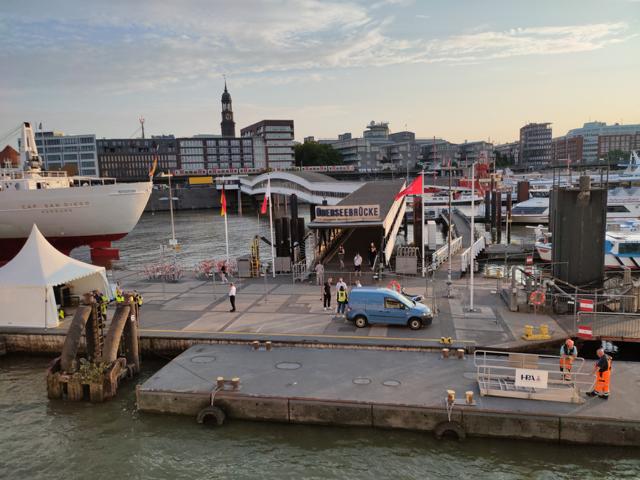 Die Abfertigung der Sea Cloud Spirit an der Überseebrücke ist eine logistische Herausforderung für die Reederei